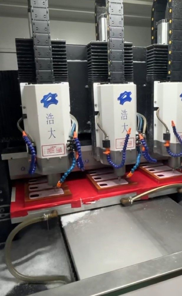 850三头加工手机壳磁吸圈